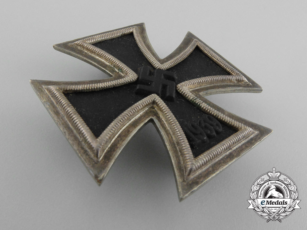 an_iron_cross_first_class1939_by_meybauer_with_case_d_6694