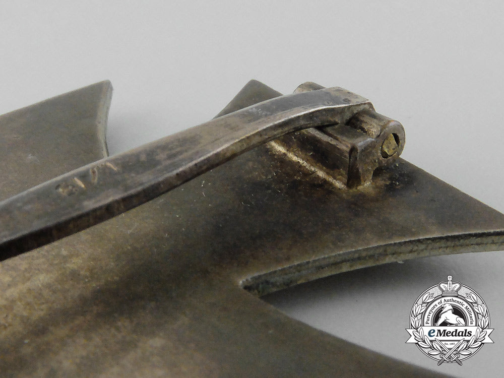 an_iron_cross_first_class1939_by_meybauer_with_case_d_6697
