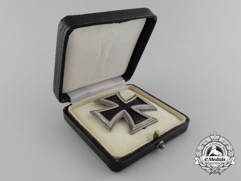 an_iron_cross_first_class1914_with_case_d_7121_1