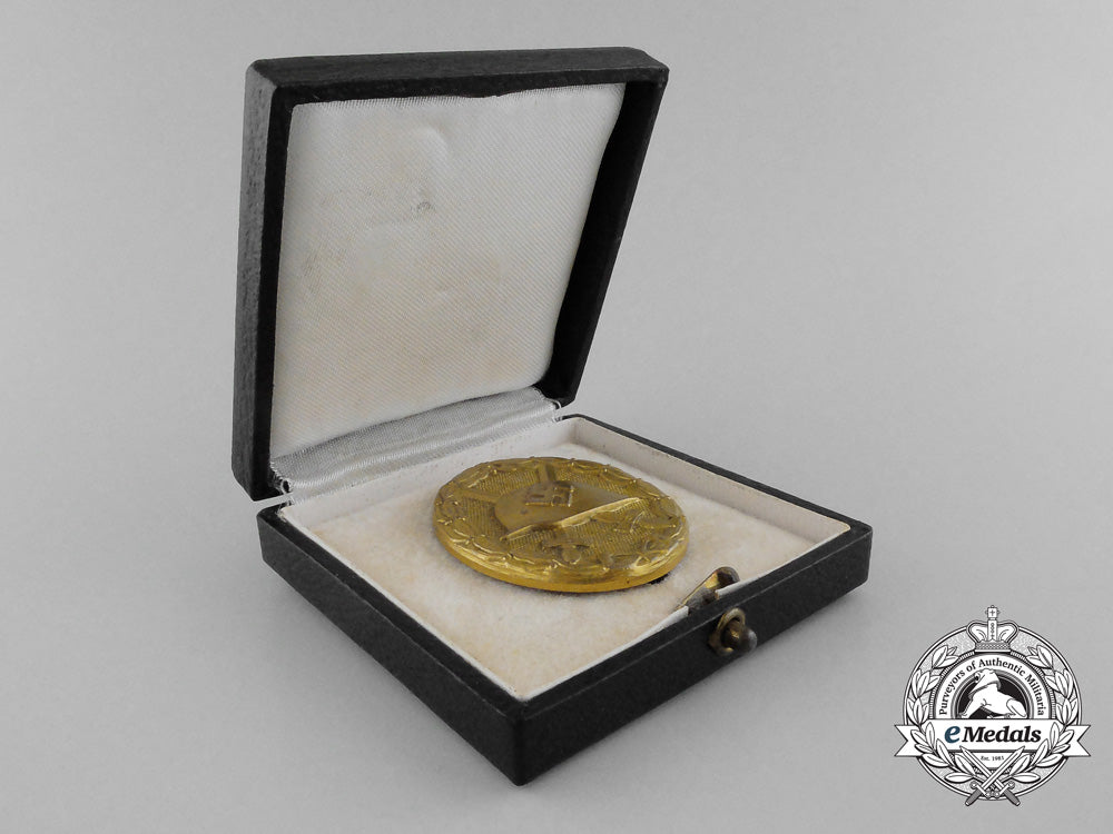a_gold_grade_wound_badge_by"_hauptmnzamt_wien";_in_case_of_issue_d_7173