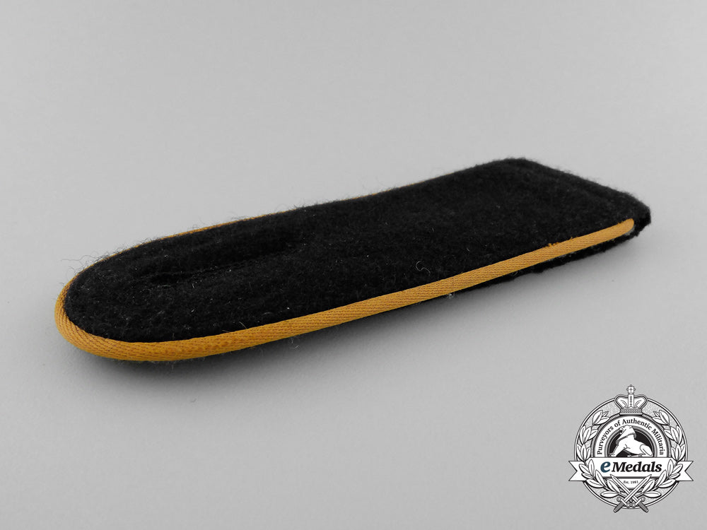 a_single_mint_waffen-_ss_reconnaissance_enlisted_man’s_shoulder_board_d_7194_1