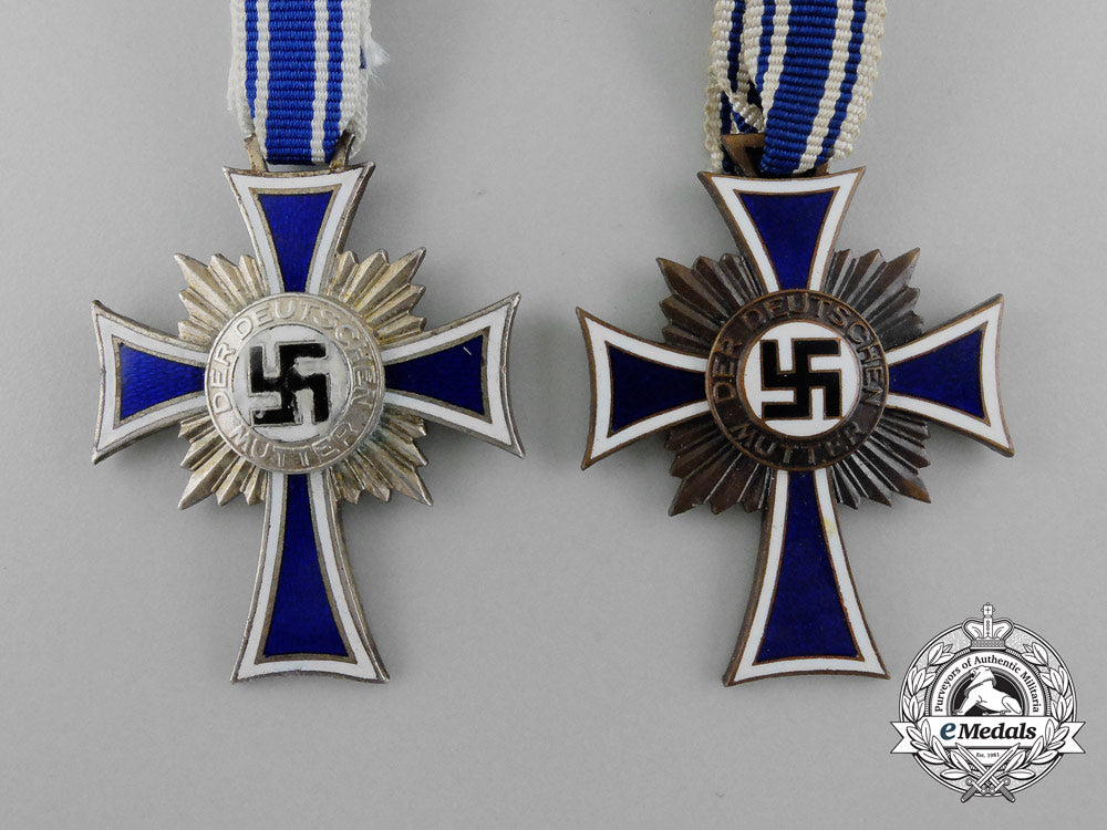 germany,_third_reich._a_lot_of_two_mother’s_crosses;_silver_and_bronze_grade_d_7426_2
