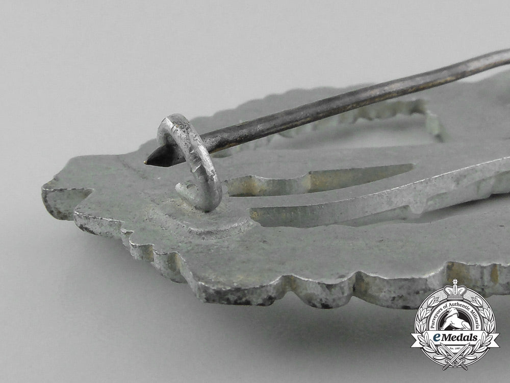 a_silver_grade_infantry_assault_badge_by_sohni_heubach&_co_d_7443