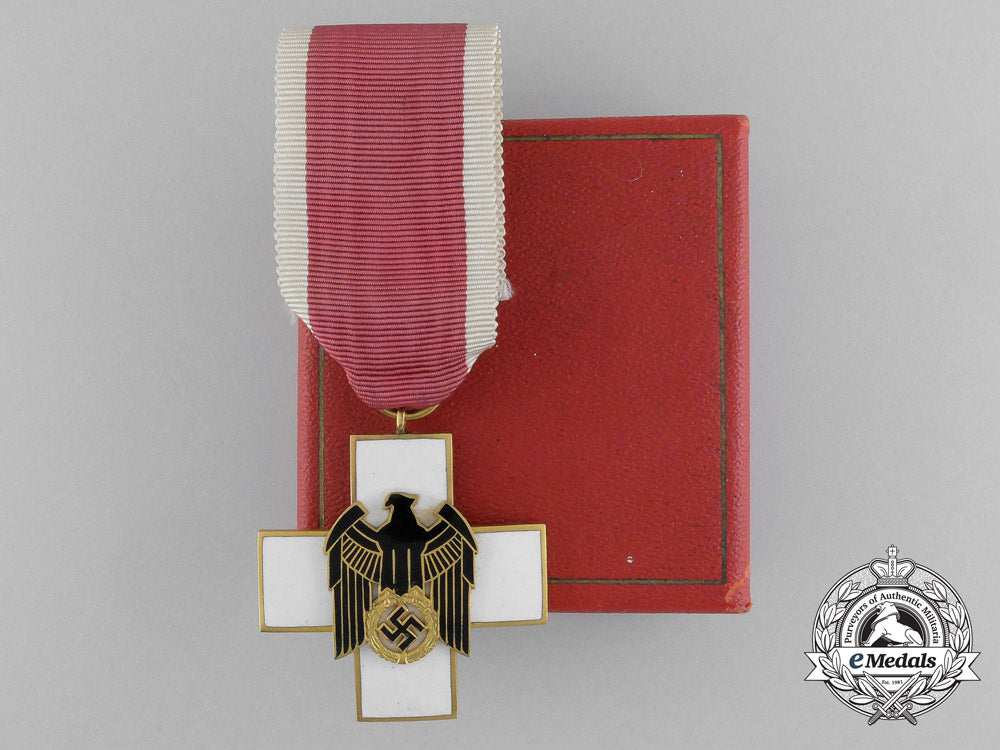 a_mint_social_welfare_decoration;3_rd_grade_in_its_original_case_of_issue_by_godet_d_7494_1