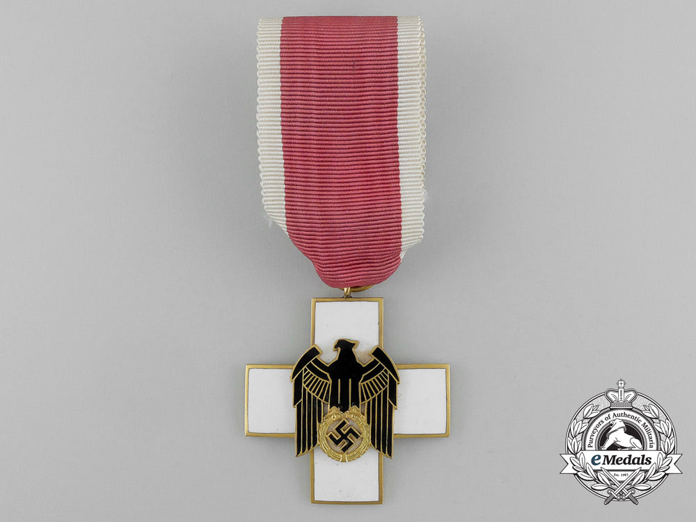 a_mint_social_welfare_decoration;3_rd_grade_in_its_original_case_of_issue_by_godet_d_7497_1