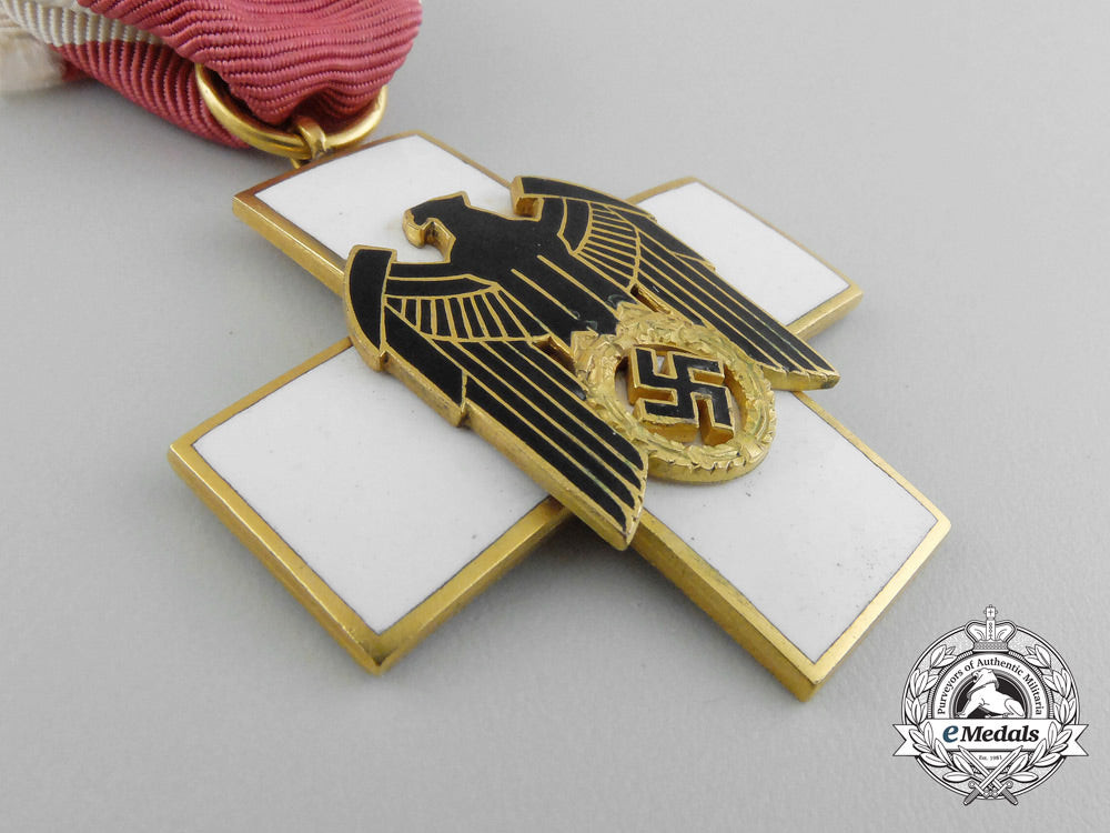 a_mint_social_welfare_decoration;3_rd_grade_in_its_original_case_of_issue_by_godet_d_7500_2