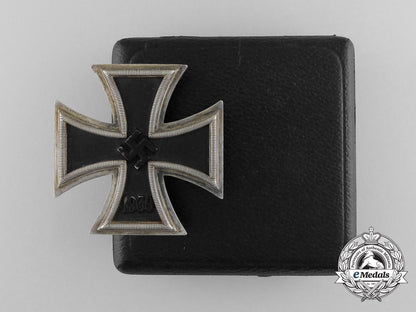 an_iron_cross1939_first_class_by_zimmermann_in_it’s_matching_ldo_case_by_zimmermann_of_stuttgart_d_7530_1