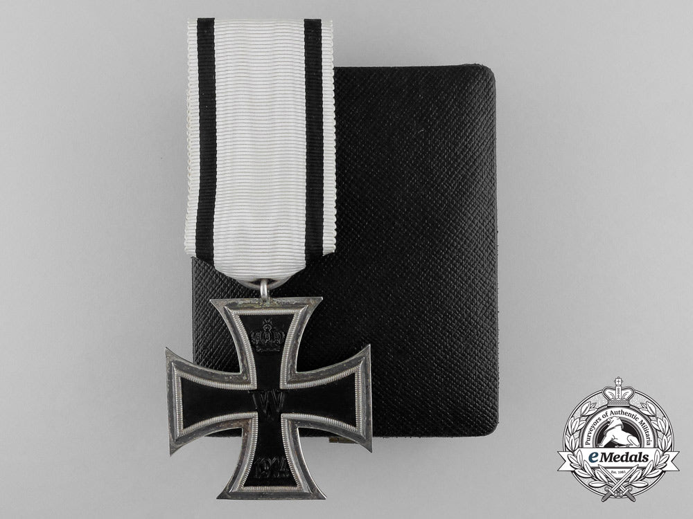 a_non-_combatant_iron_cross_second_class1914_with_case_d_7581_1