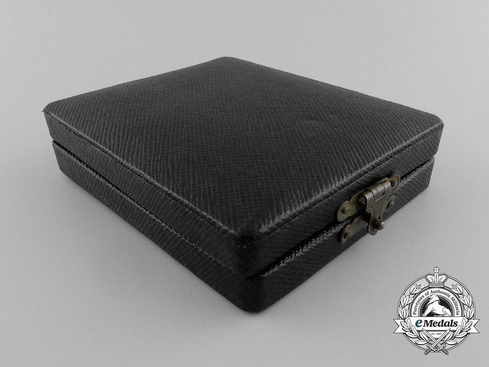 a_non-_combatant_iron_cross_second_class1914_with_case_d_7582_1