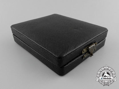 a_non-_combatant_iron_cross_second_class1914_with_case_d_7582_1