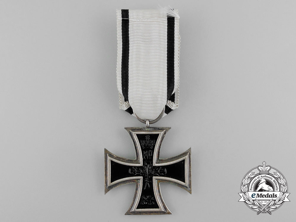 a_non-_combatant_iron_cross_second_class1914_with_case_d_7587_1