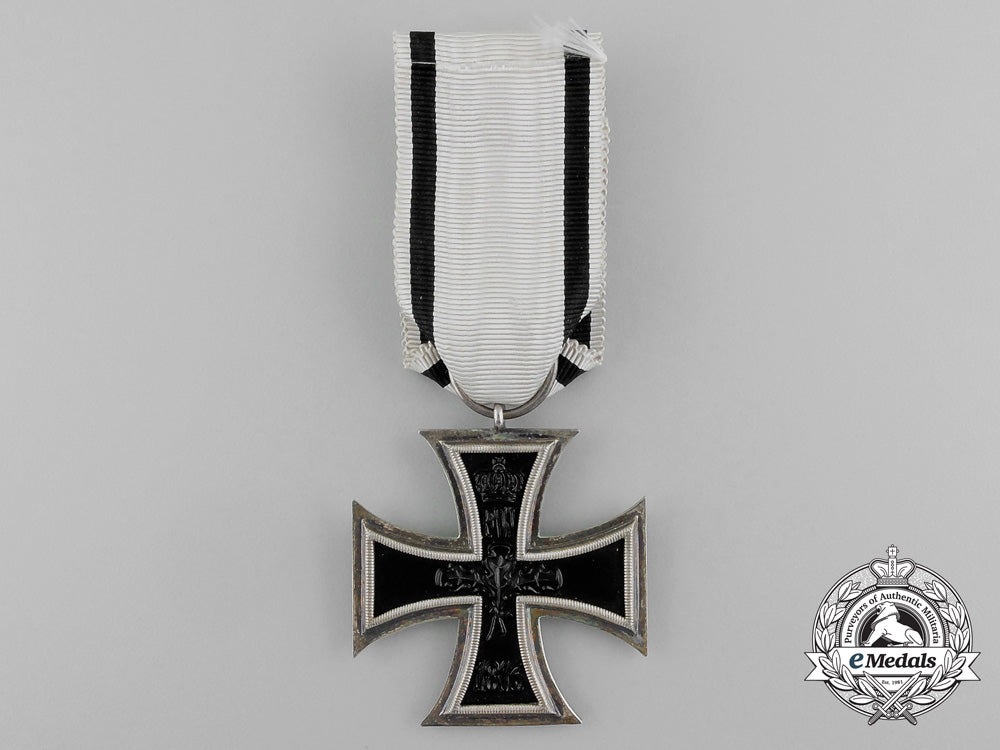 a_non-_combatant_iron_cross_second_class1914_with_case_d_7587_1