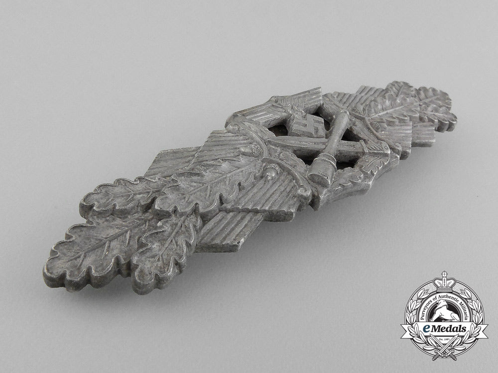 a_silver_grade_close_combat_clasp_d_7631