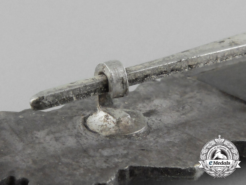 a_silver_grade_close_combat_clasp_d_7633