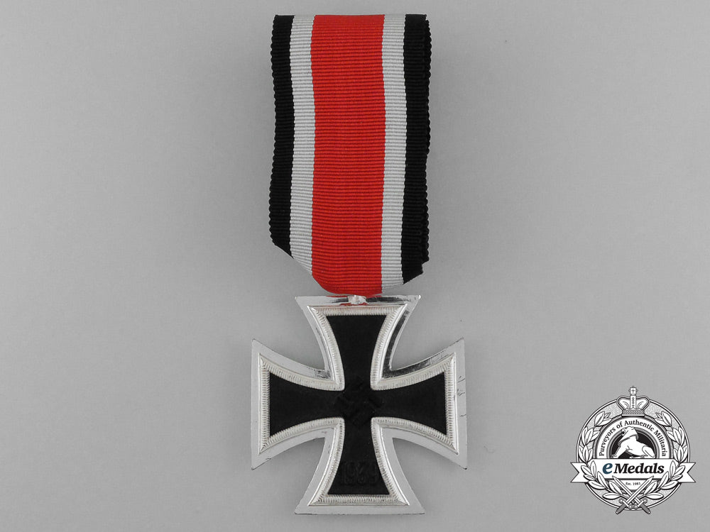 an_iron_cross2_nd_class1939_by_gustav_brehmer,_markneukirchen_d_8070