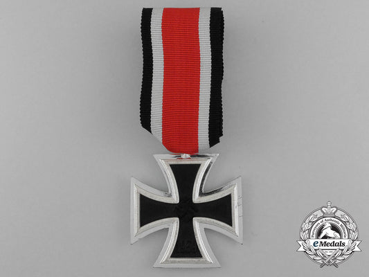 an_iron_cross2_nd_class1939_by_gustav_brehmer,_markneukirchen_d_8070