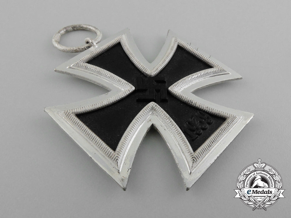 an_iron_cross2_nd_class1939_by_gustav_brehmer,_markneukirchen_d_8073