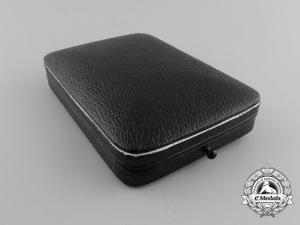 a_first_war_german_hindenburg_cross_for_non-_combatants,_cased_d_8449_1