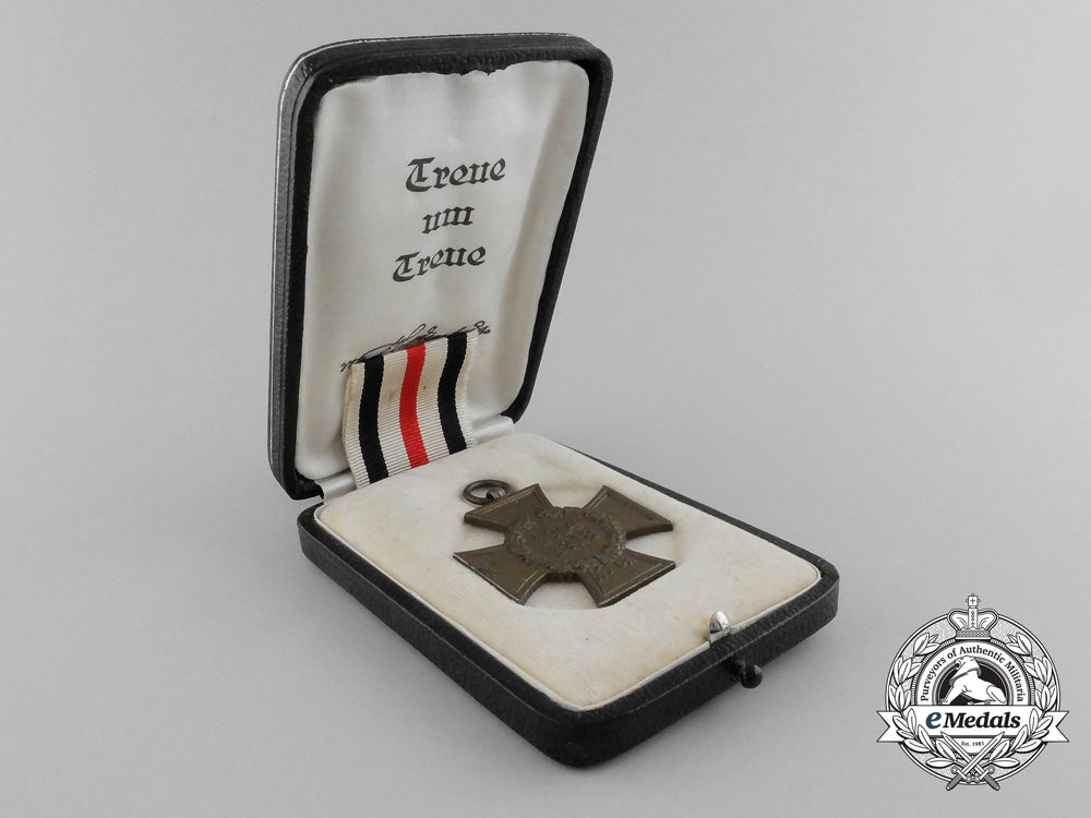 a_first_war_german_hindenburg_cross_for_non-_combatants,_cased_d_8450_1