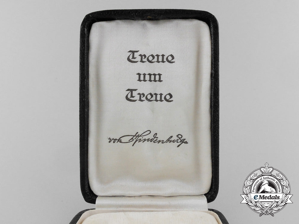 a_first_war_german_hindenburg_cross_for_non-_combatants,_cased_d_8457_1