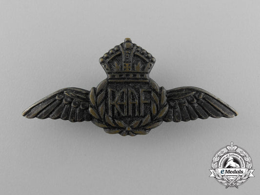 a_small_royal_australian_air_force(_raaf)_badge_d_8534_1