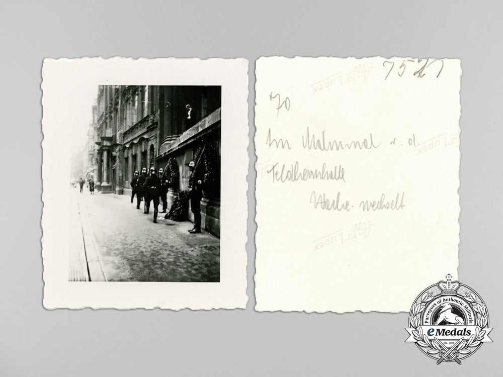 germany,_ss._three_photographs;_ss_member&_ss_guards_at_the_feldherrnhalle_d_8552