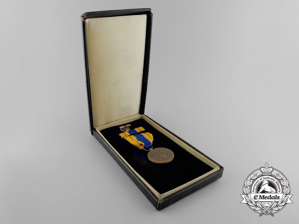 united_states._a_selective_service_system_service_medal_with_case_d_8627_1