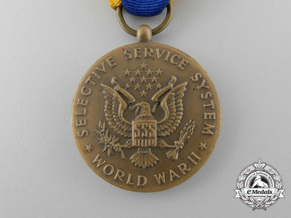 united_states._a_selective_service_system_service_medal_with_case_d_8629_1