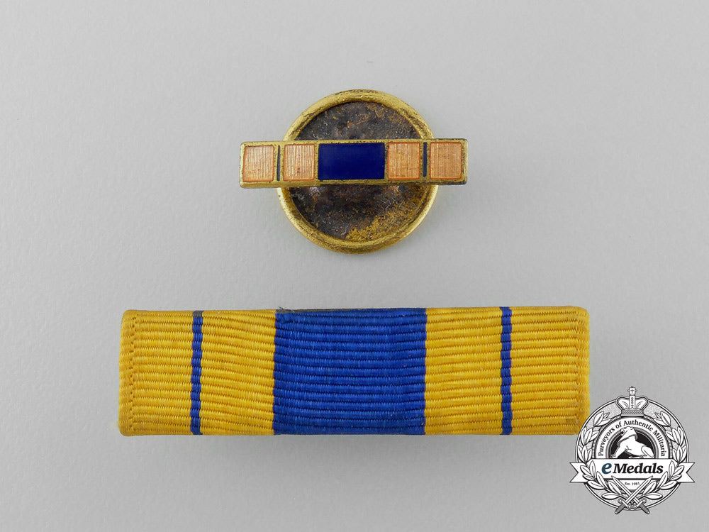 united_states._a_selective_service_system_service_medal_with_case_d_8631_1