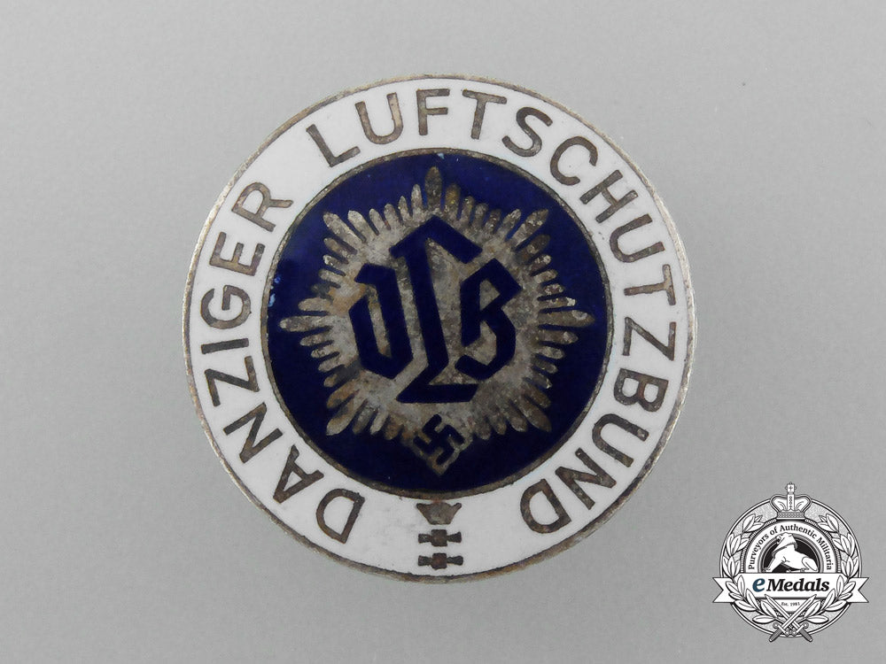 germany._an_air_raid_protection_league_of_danzig_badge_d_8644