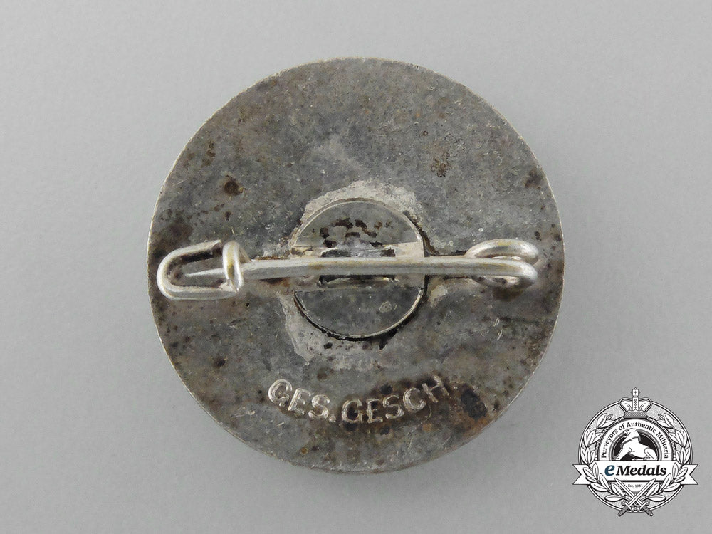 germany._an_air_raid_protection_league_of_danzig_badge_d_8645