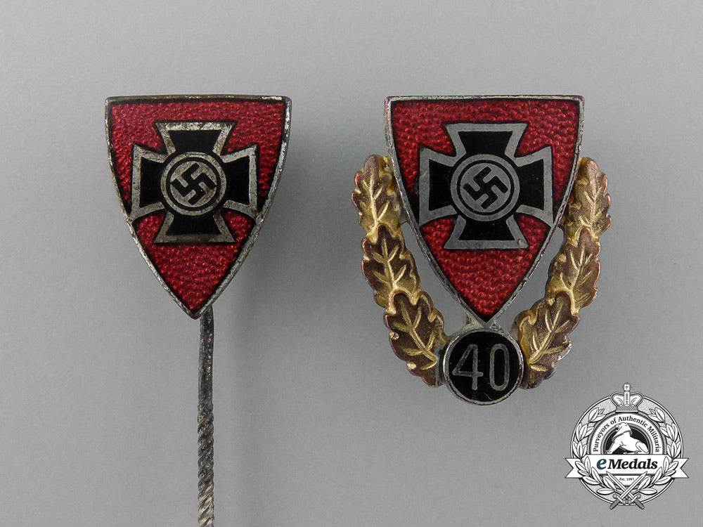 a_lot_of_two_third_reich_period_veteran’s_badges_and_stick_pins_d_8708