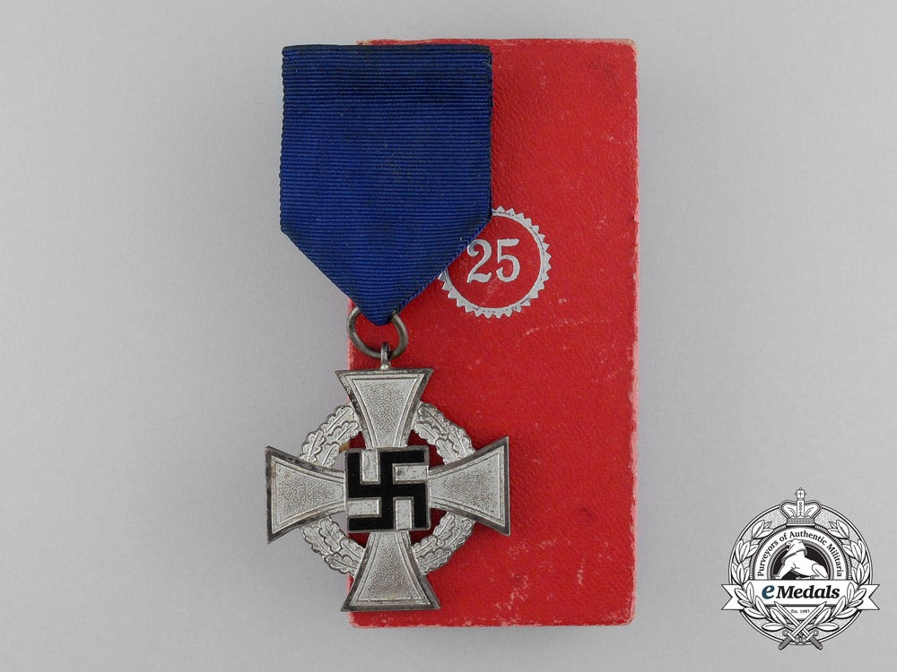 a_german25-_year_faithful_service_cross;2_nd_class;_in_its_original_case_of_issue_by_paul_meybauer_d_8800_1