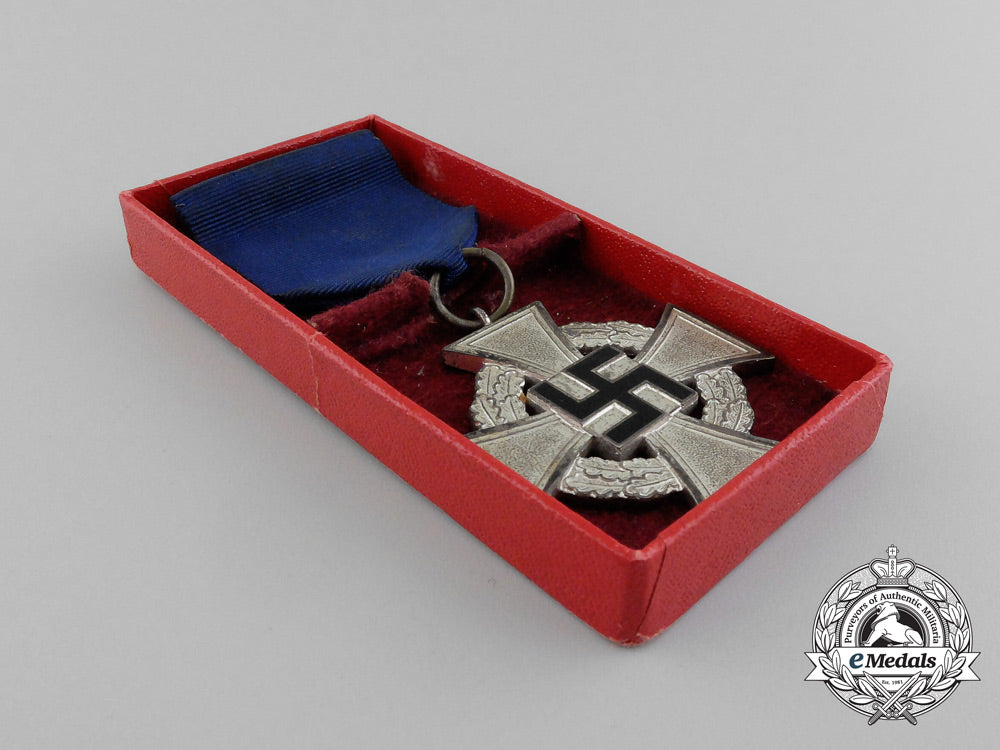 a_german25-_year_faithful_service_cross;2_nd_class;_in_its_original_case_of_issue_by_paul_meybauer_d_8802_1