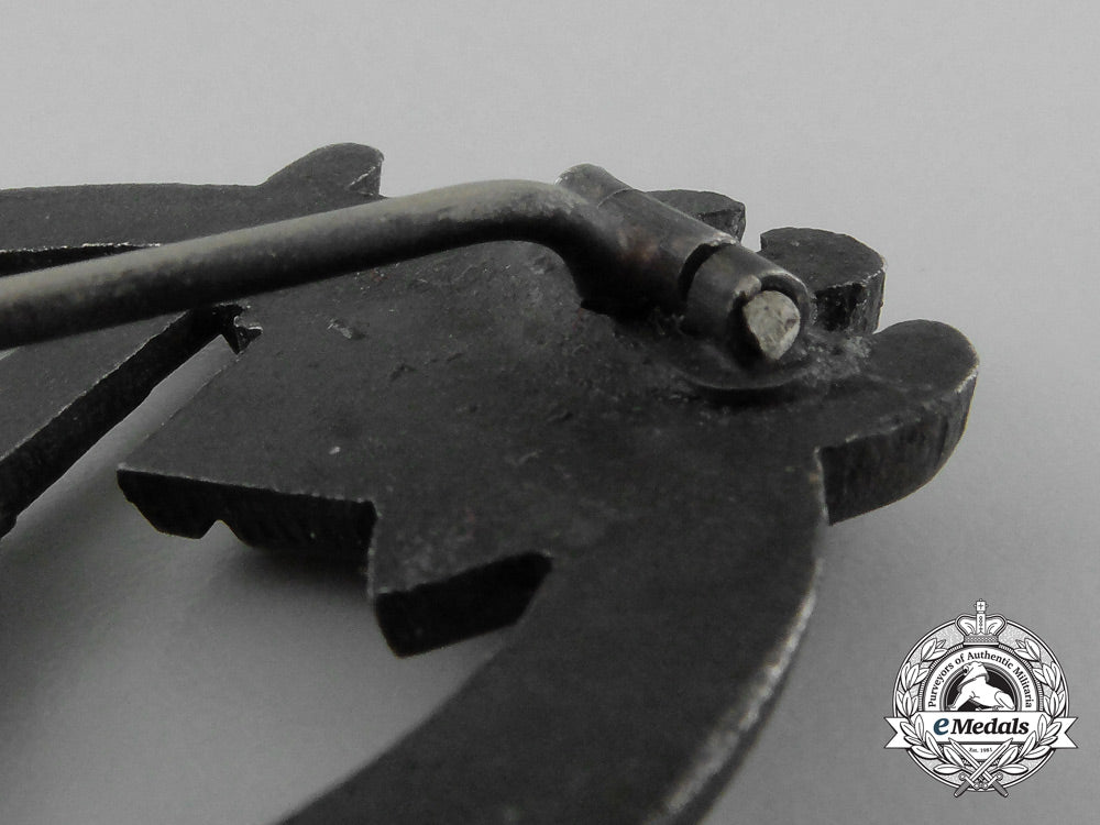a_fine_wehrmacht_army(_heer)_flak_artillery_badge_by_c._e_juncker_d_9017