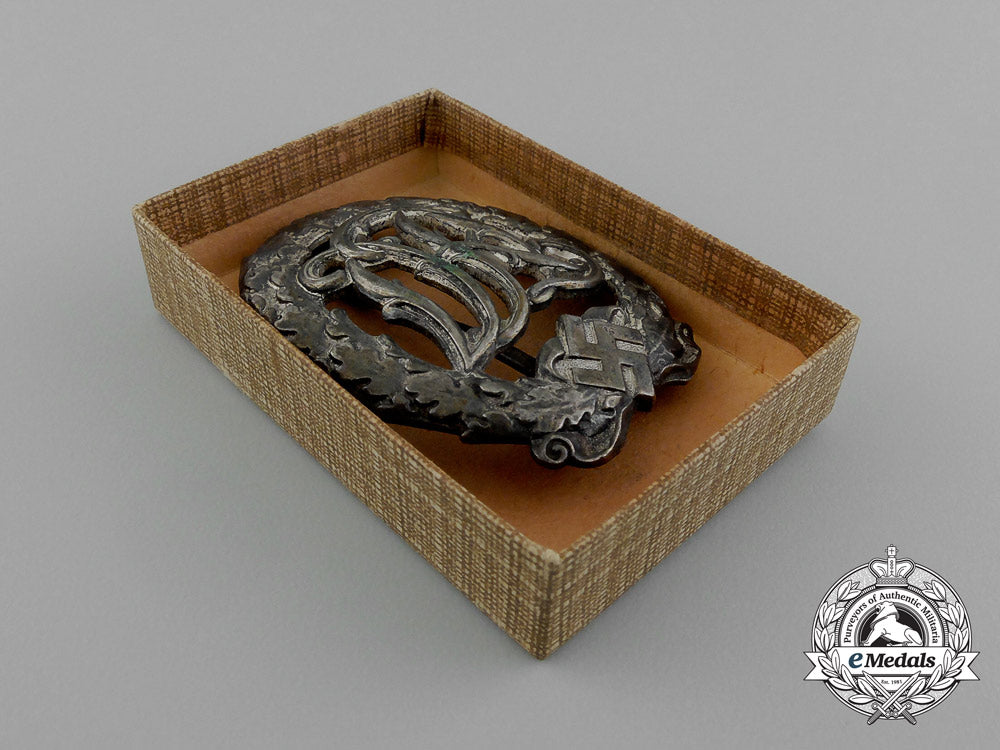 a_silver_grade_drl_sports_badge;3_rd_type_by_wernstein_in_its_original_box_of_issue_d_9532