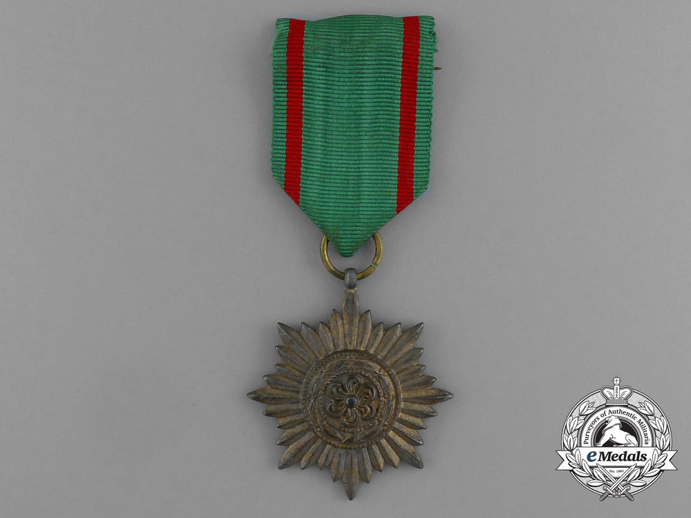 a_gold_grade_eastern_people_bravery_decoration;2_nd_class_by_r._wächtler&_lange_in_its_packet_of_issue_d_9864_1