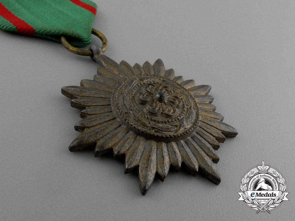 a_gold_grade_eastern_people_bravery_decoration;2_nd_class_by_r._wächtler&_lange_in_its_packet_of_issue_d_9866_1
