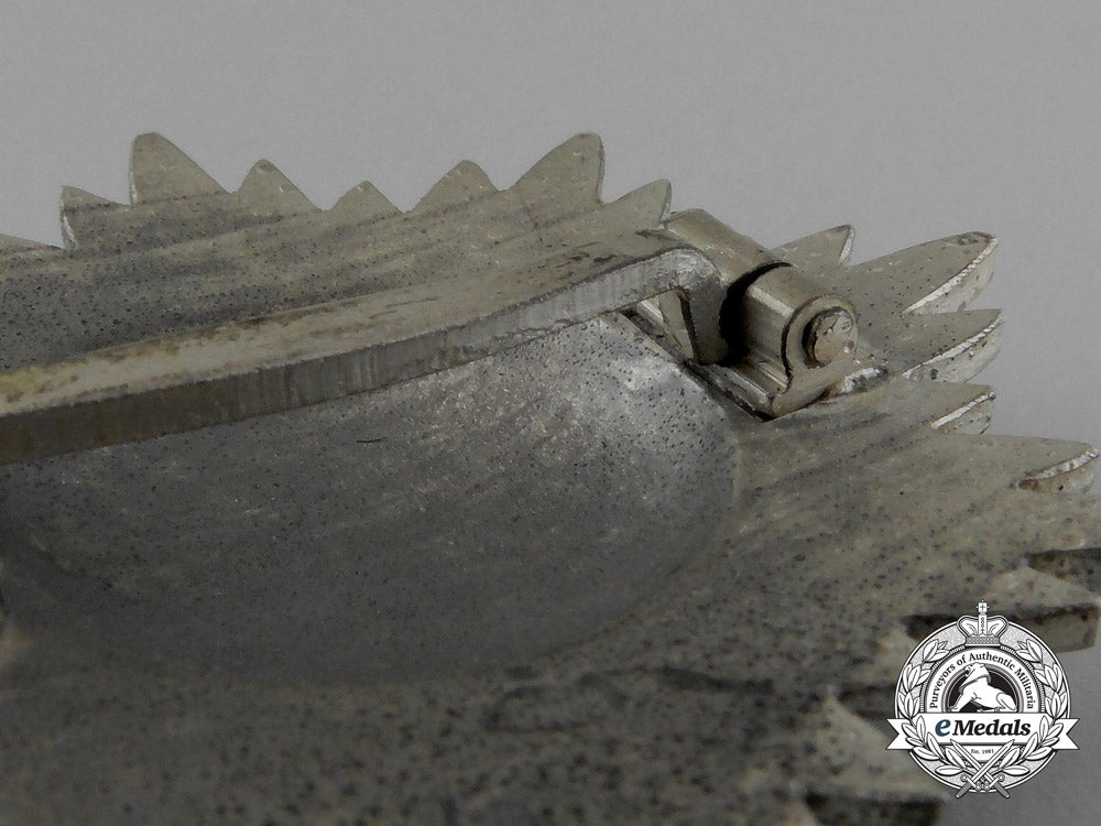 a_silver_grade_eastern_people_bravery_decoration;1_st_class_by_r._wächtler&_lange_in_its_case_of_issue_d_9903_1