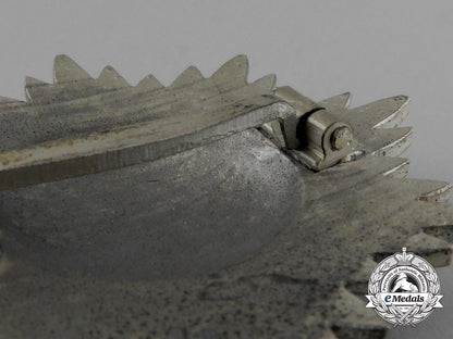 a_silver_grade_eastern_people_bravery_decoration;1_st_class_by_r._wächtler&_lange_in_its_case_of_issue_d_9903_1