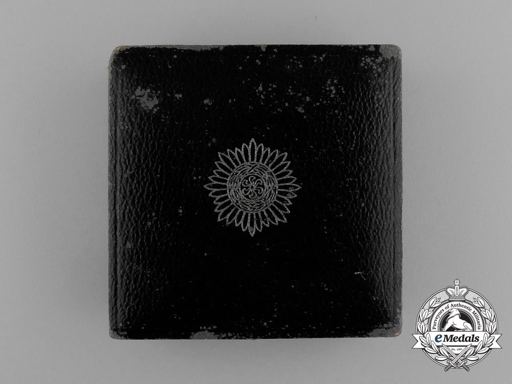 a_silver_grade_eastern_people_bravery_decoration;1_st_class_by_r._wächtler&_lange_in_its_case_of_issue_d_9904_1