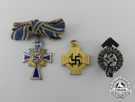 a_lot_of_three_third_reich_period_german_miniature_awards_and_decorations_d_9931