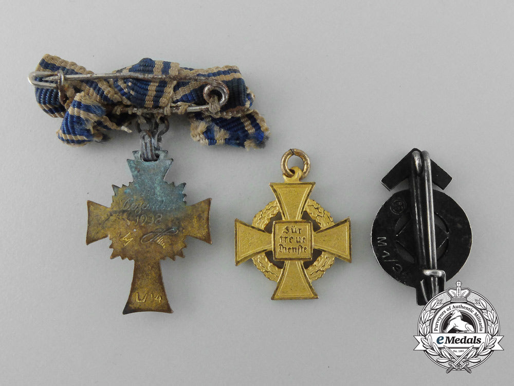 a_lot_of_three_third_reich_period_german_miniature_awards_and_decorations_d_9932