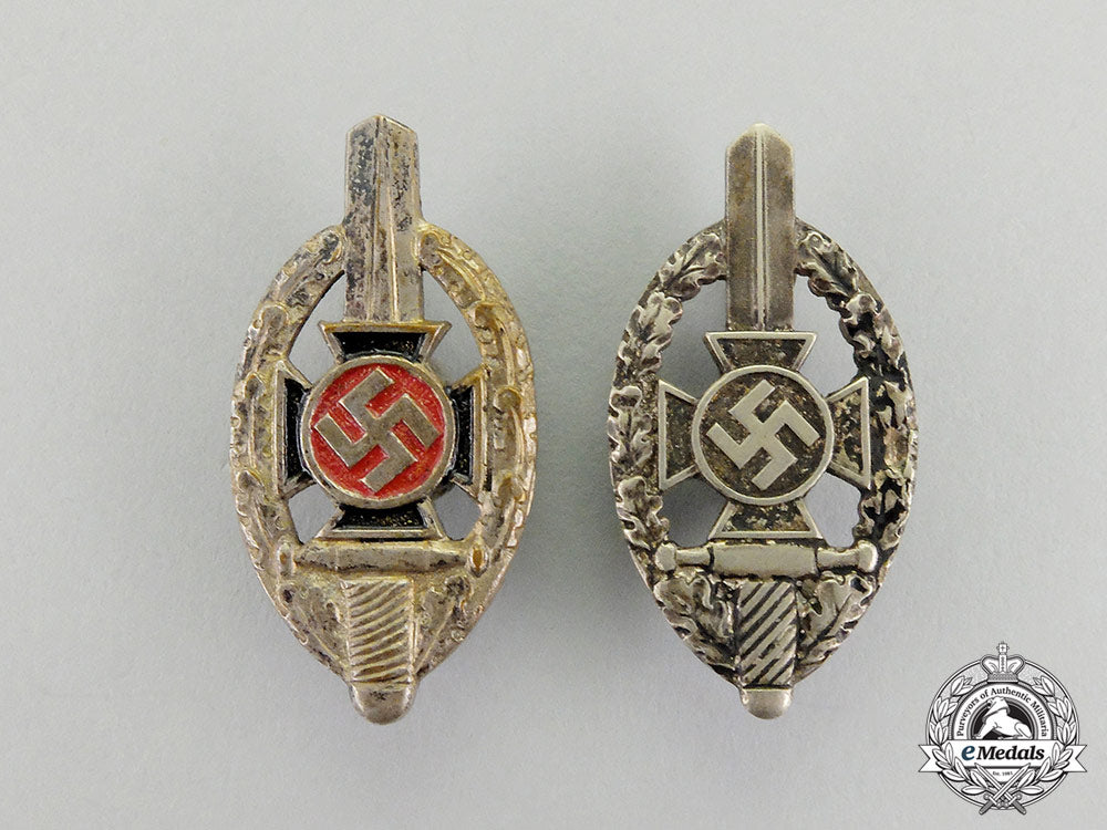 two_third_reich_period_nskov_membership_badges_dd_0708