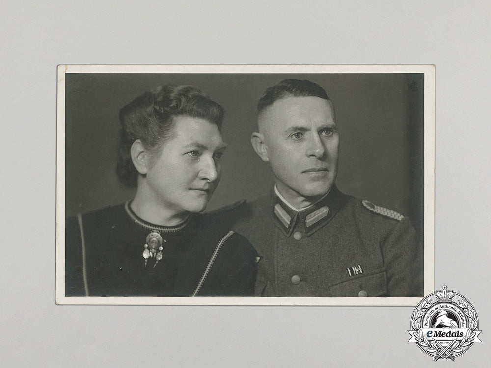germany,_heer._a_wartime_photo_of_a_sonderführer_and_wife_dd_1438