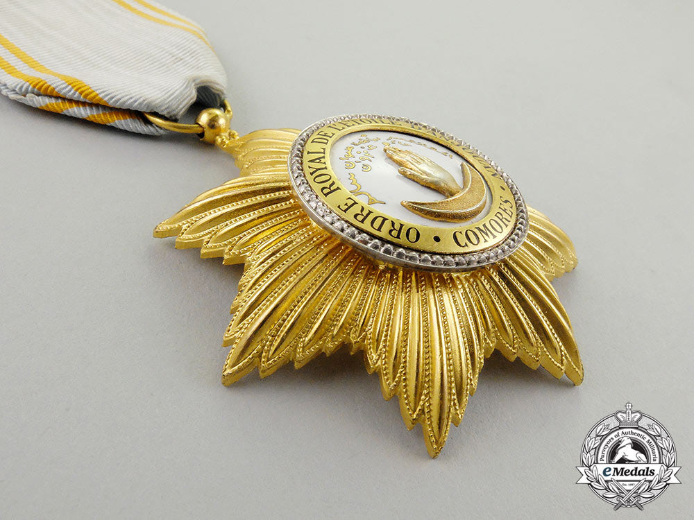 a_comoros_islands_royal_order_of_the_star_of_anjouan,_knight_dd_1633_1