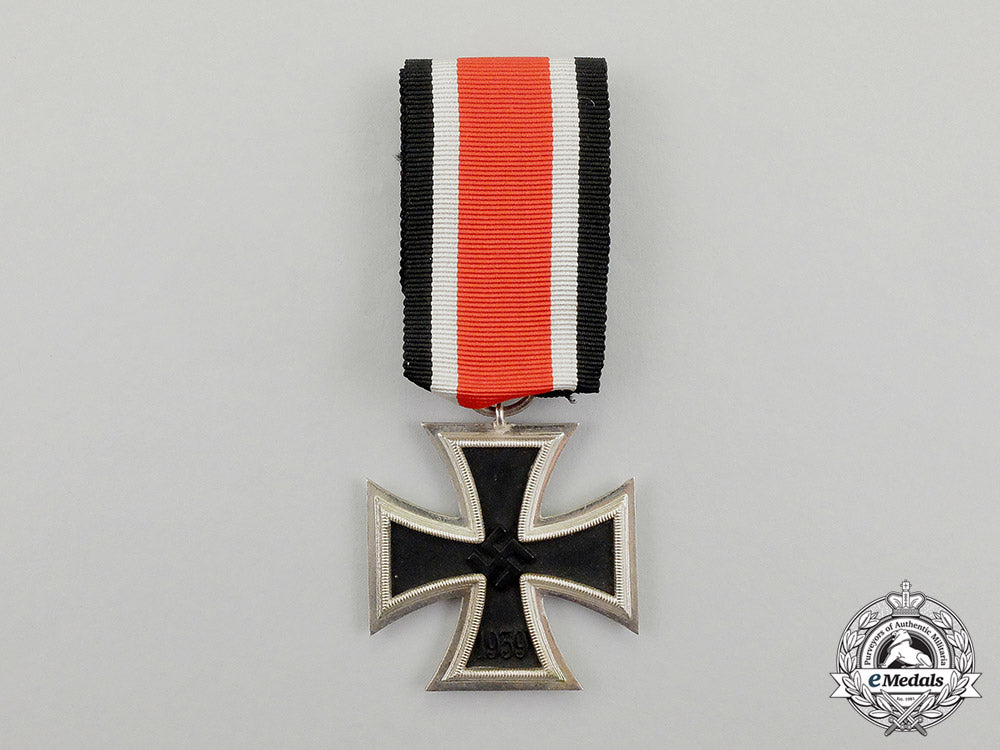an_absolutely_mint_and_unissued_iron_cross1939_second_class_dd_3145