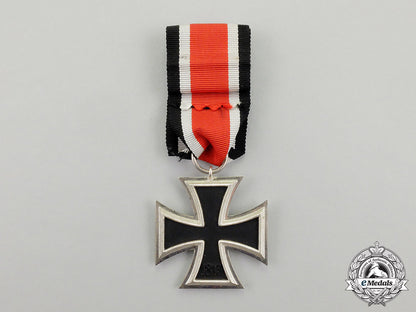 an_absolutely_mint_and_unissued_iron_cross1939_second_class_dd_3146