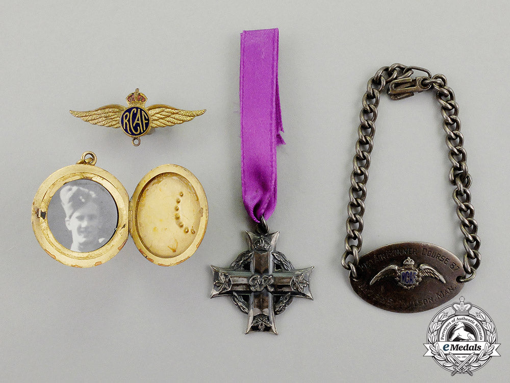 canada._a_memorial_cross_to_sergeant_william_corley_davis,_royal_canadian_air_force_dd_3174