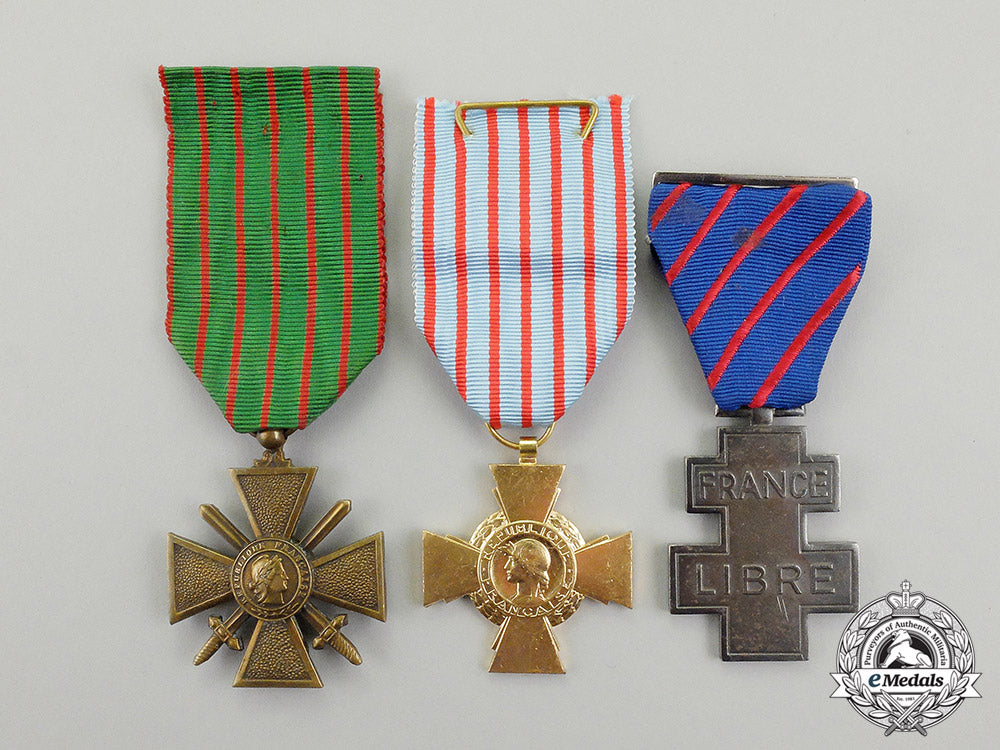 a_lot_of_three_french_medals_dd_3332